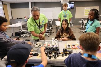 Campers assembles model cars